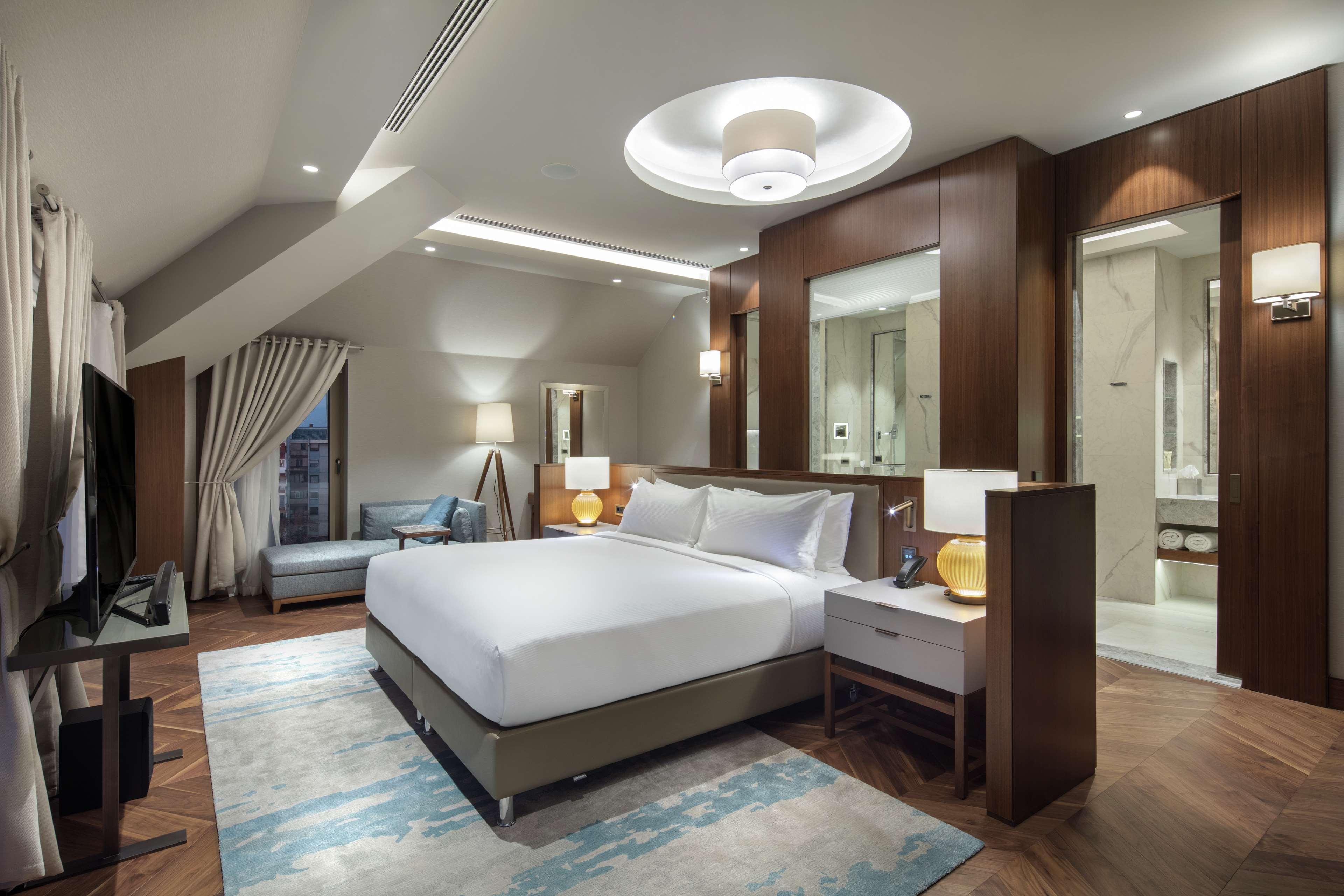 Doubletree By Hilton Skopje Exterior foto Suite