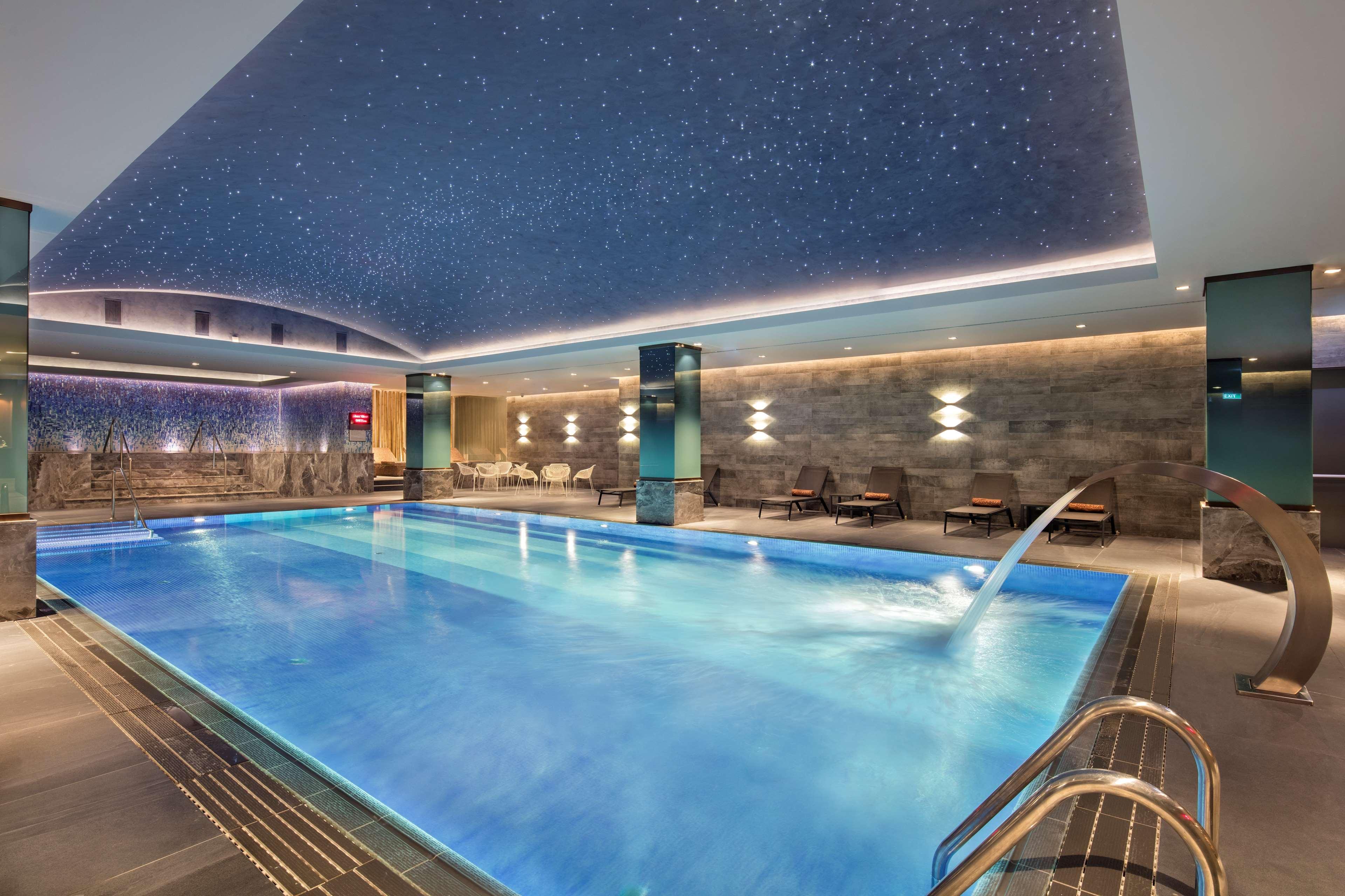 Doubletree By Hilton Skopje Exterior foto The pool at the hotel