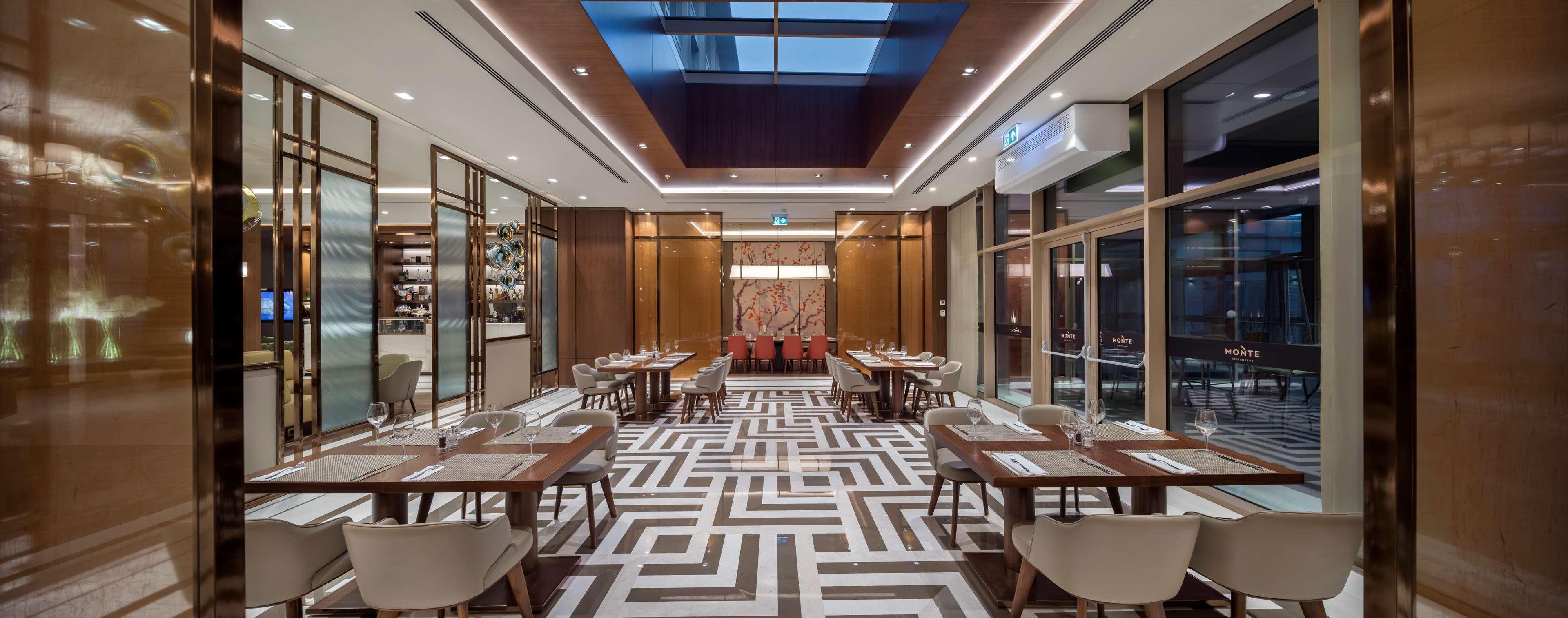 Doubletree By Hilton Skopje Exterior foto The restaurant