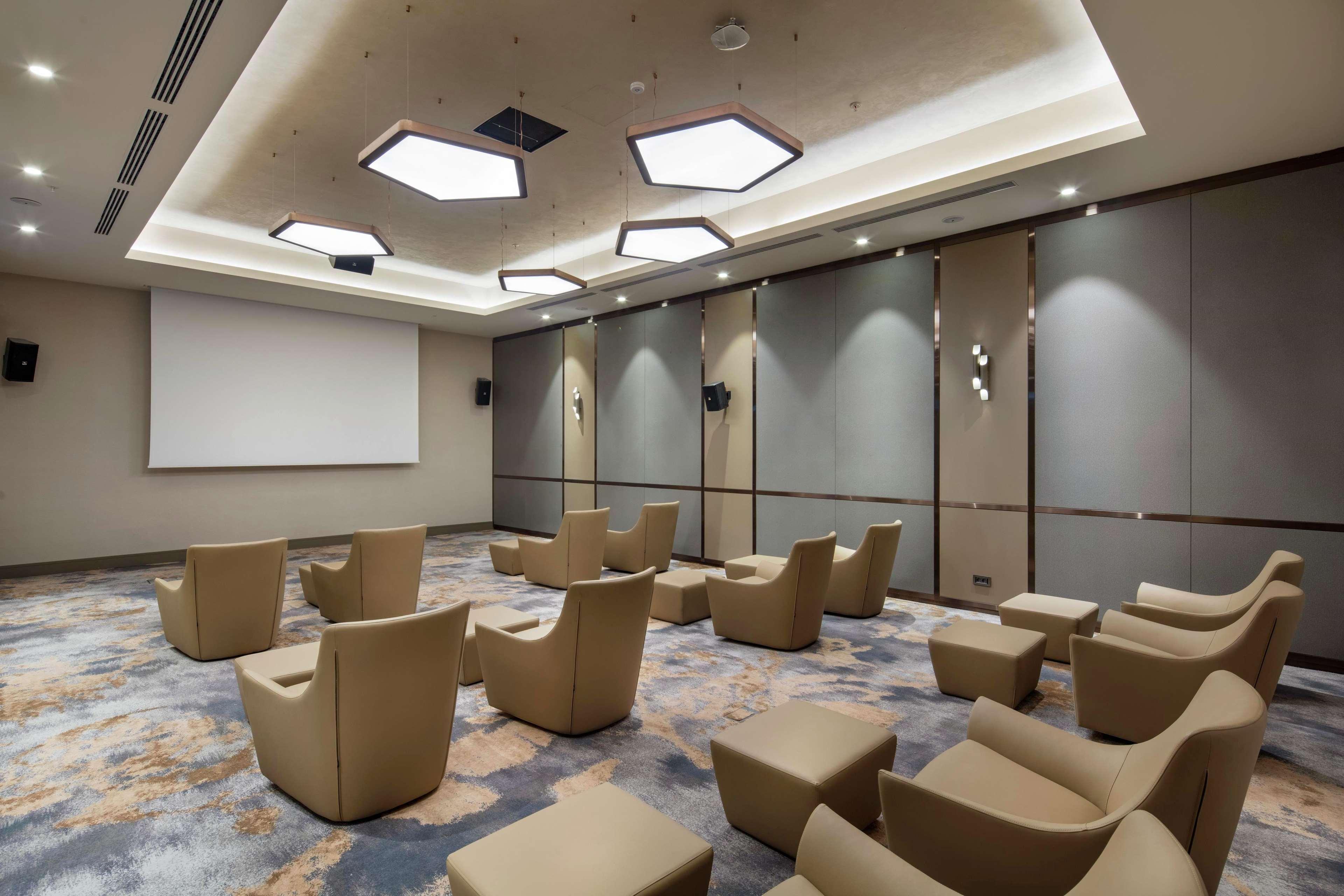 Doubletree By Hilton Skopje Exterior foto The meeting room