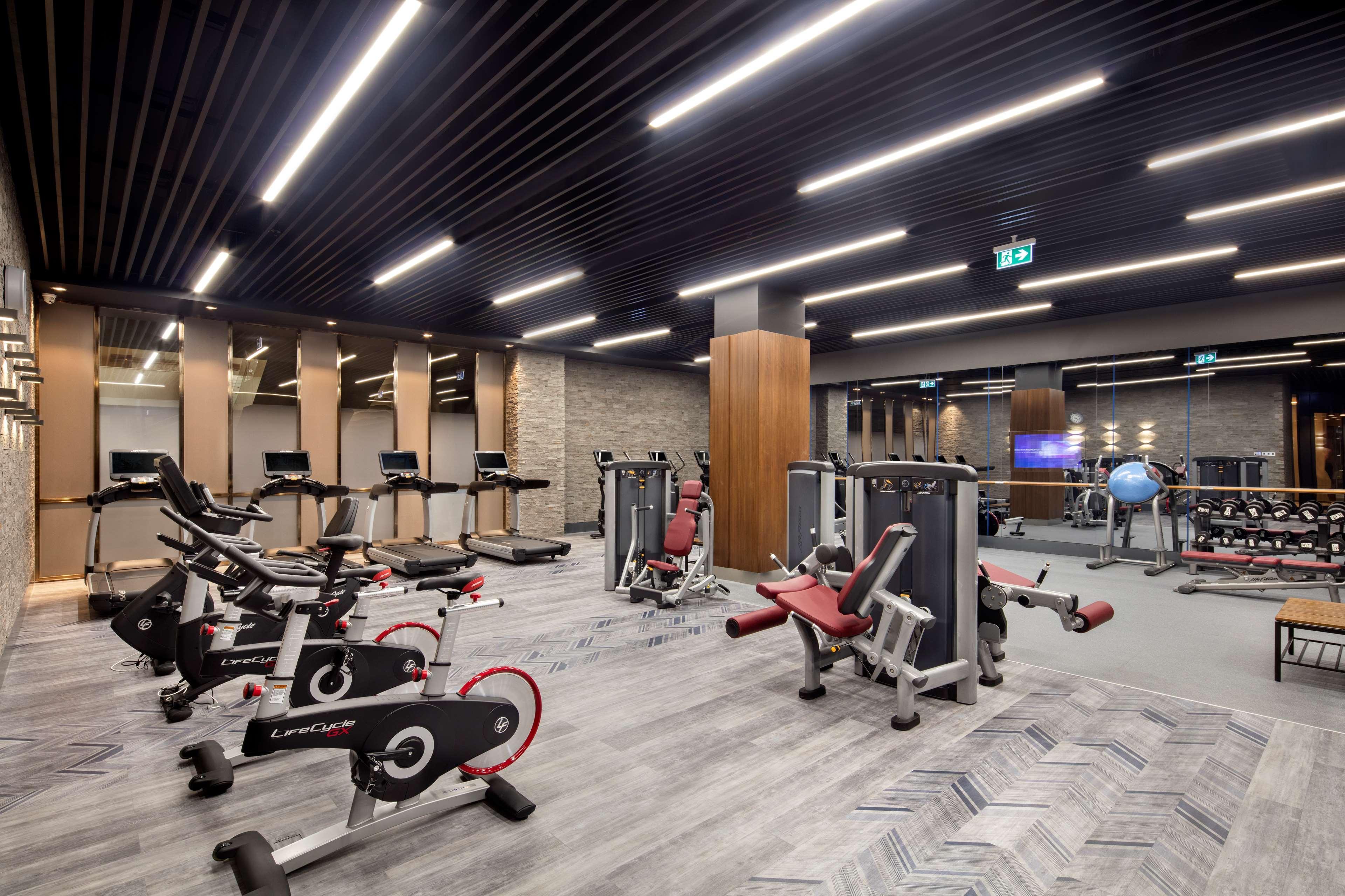Doubletree By Hilton Skopje Exterior foto The gym at the hotel