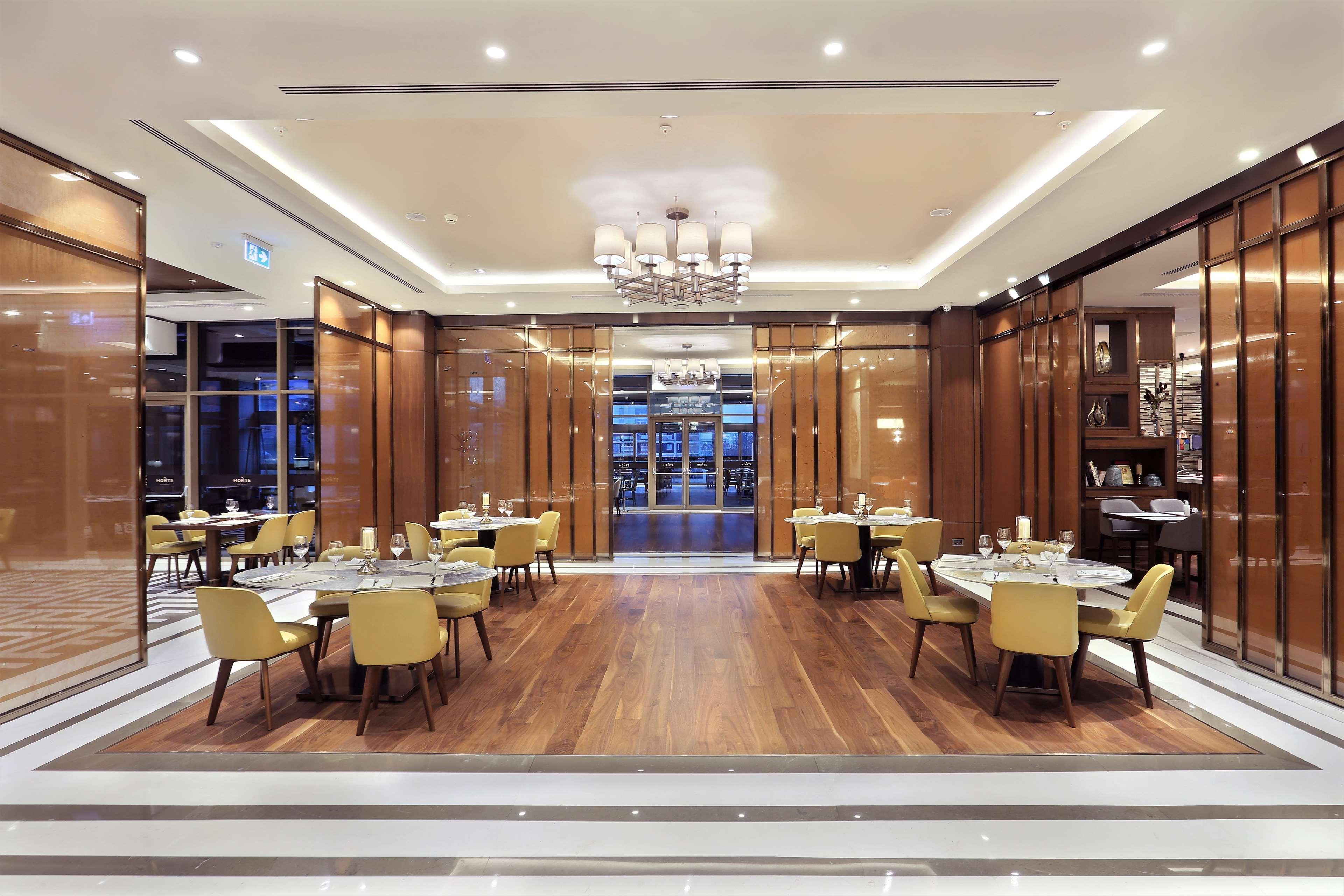 Doubletree By Hilton Skopje Exterior foto The restaurant