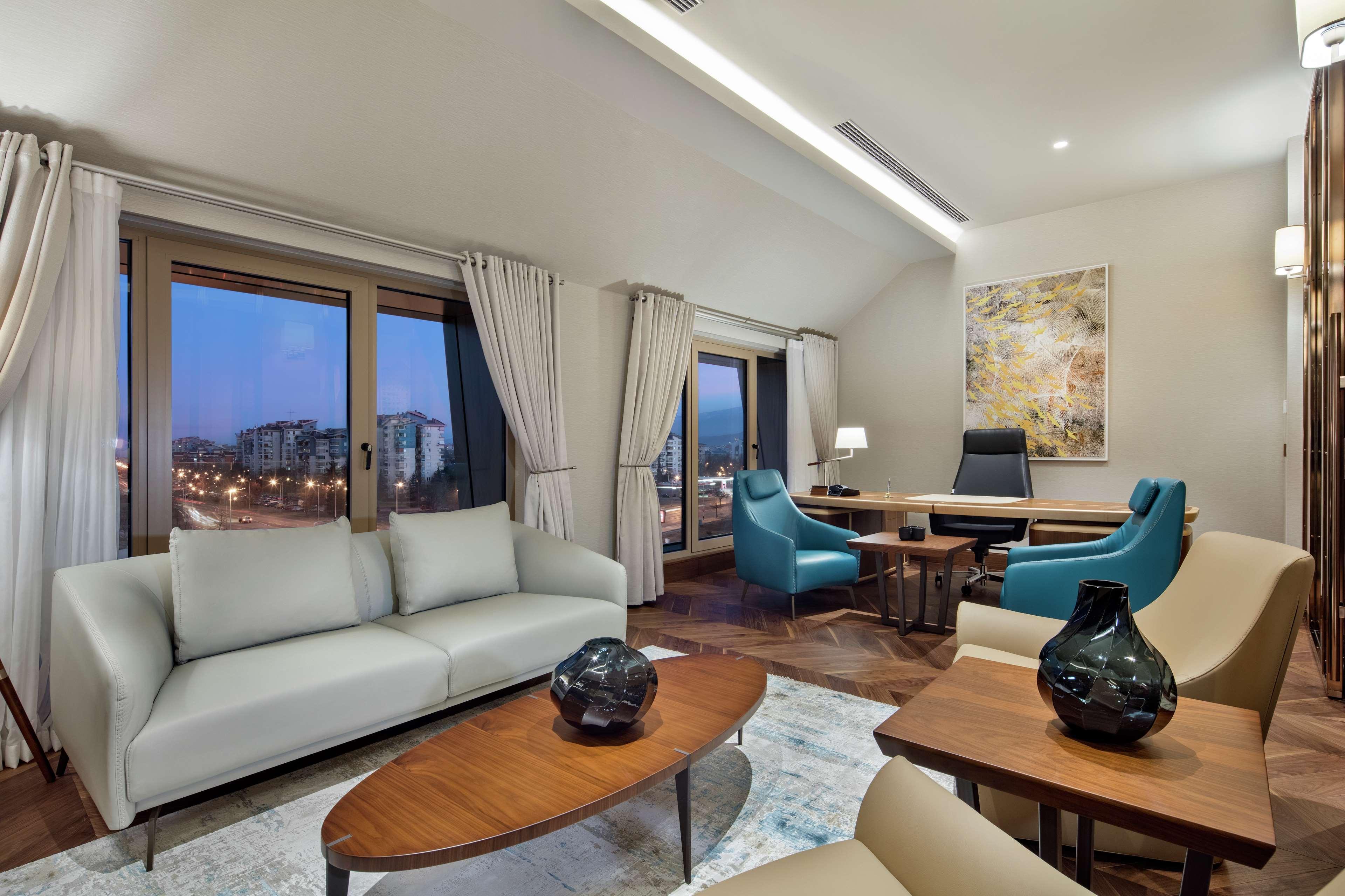 Doubletree By Hilton Skopje Exterior foto Office of the Prime Minister