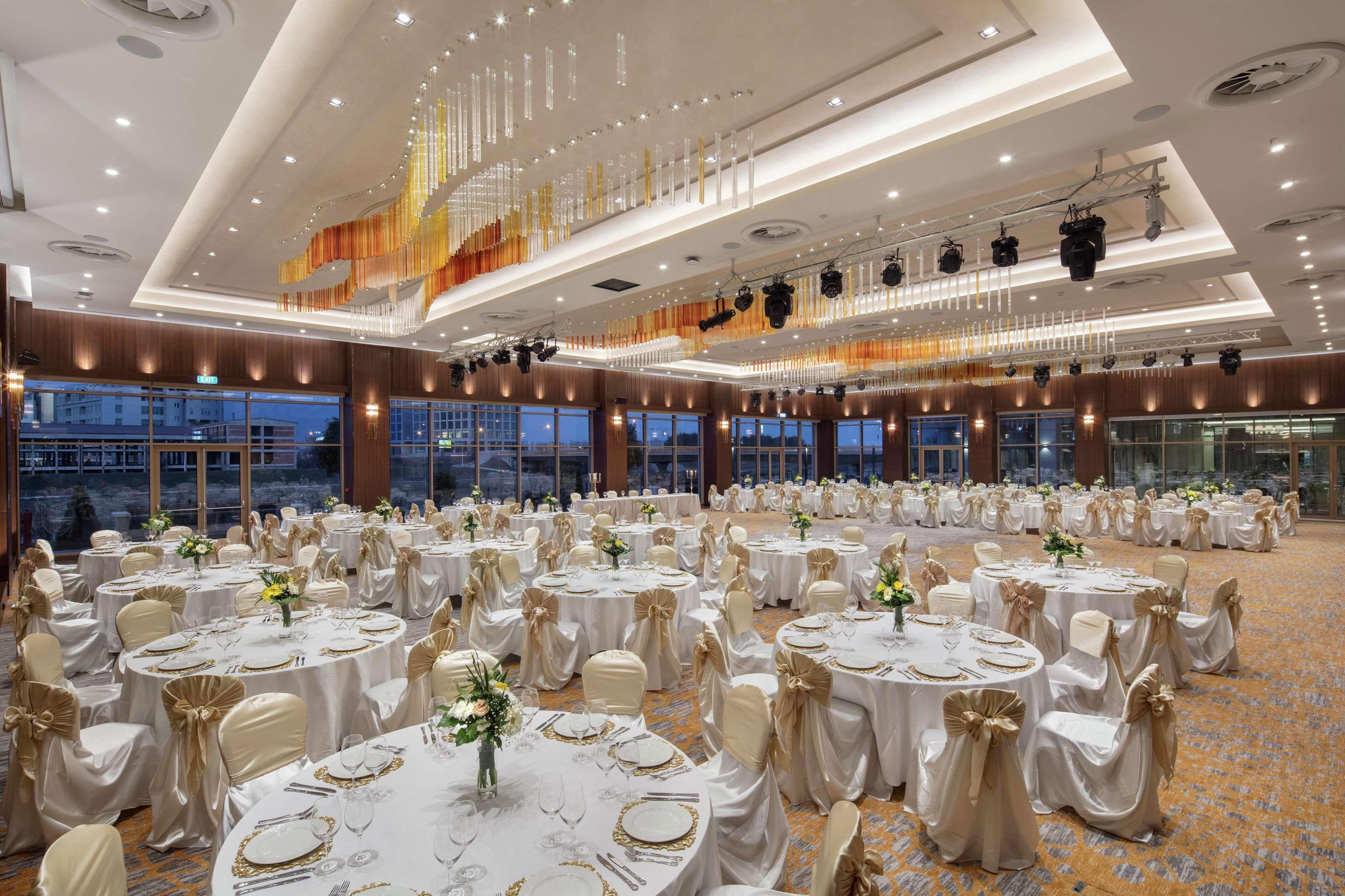 Doubletree By Hilton Skopje Exterior foto The ballroom
