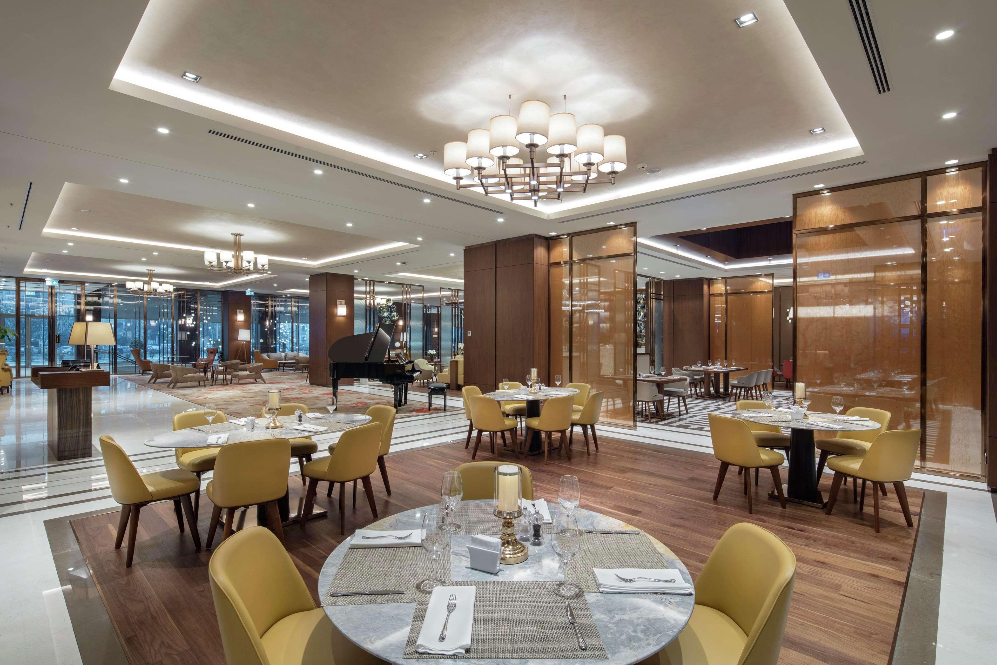 Doubletree By Hilton Skopje Exterior foto The restaurant