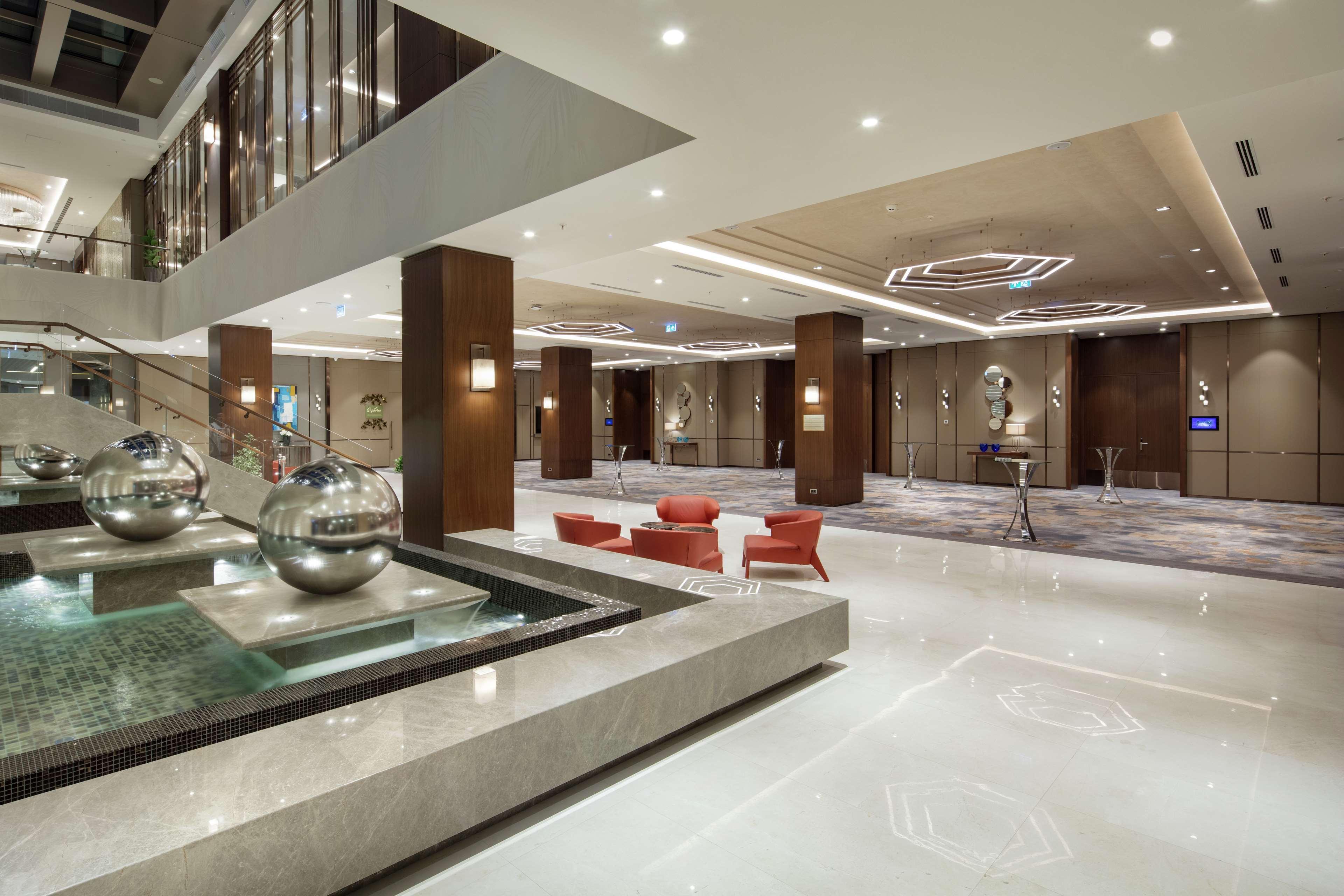 Doubletree By Hilton Skopje Exterior foto The lobby of the hotel