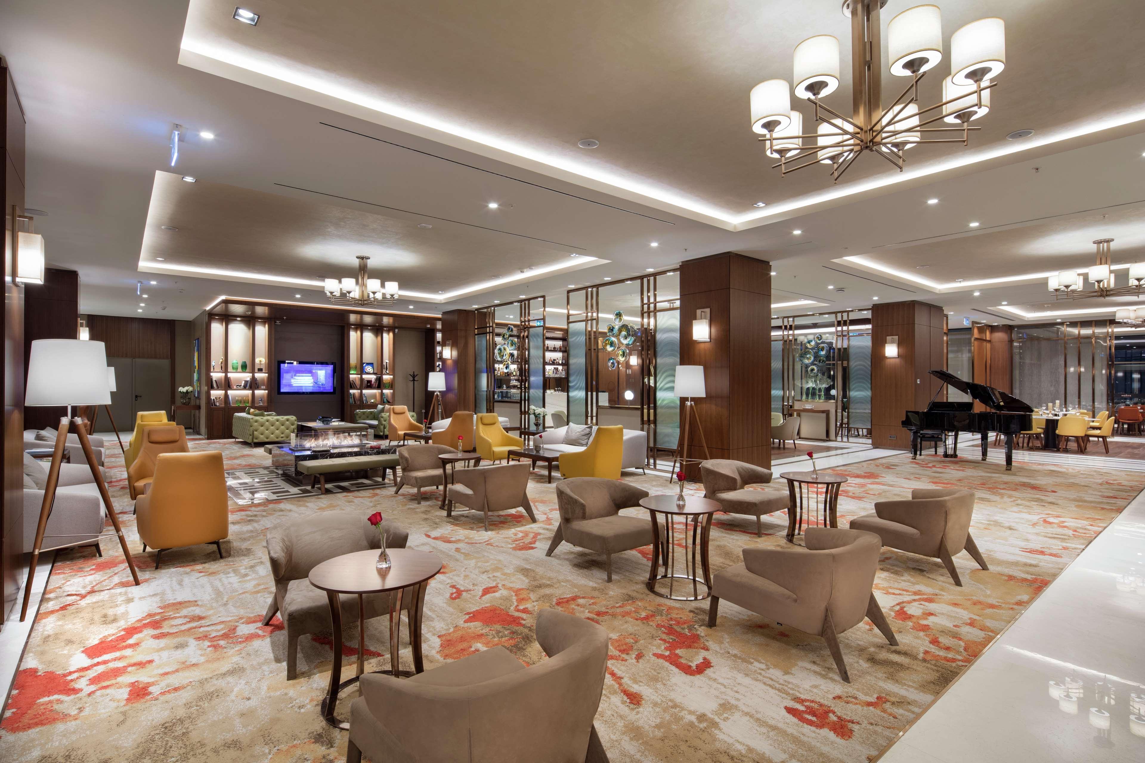 Doubletree By Hilton Skopje Exterior foto The lobby of the hotel