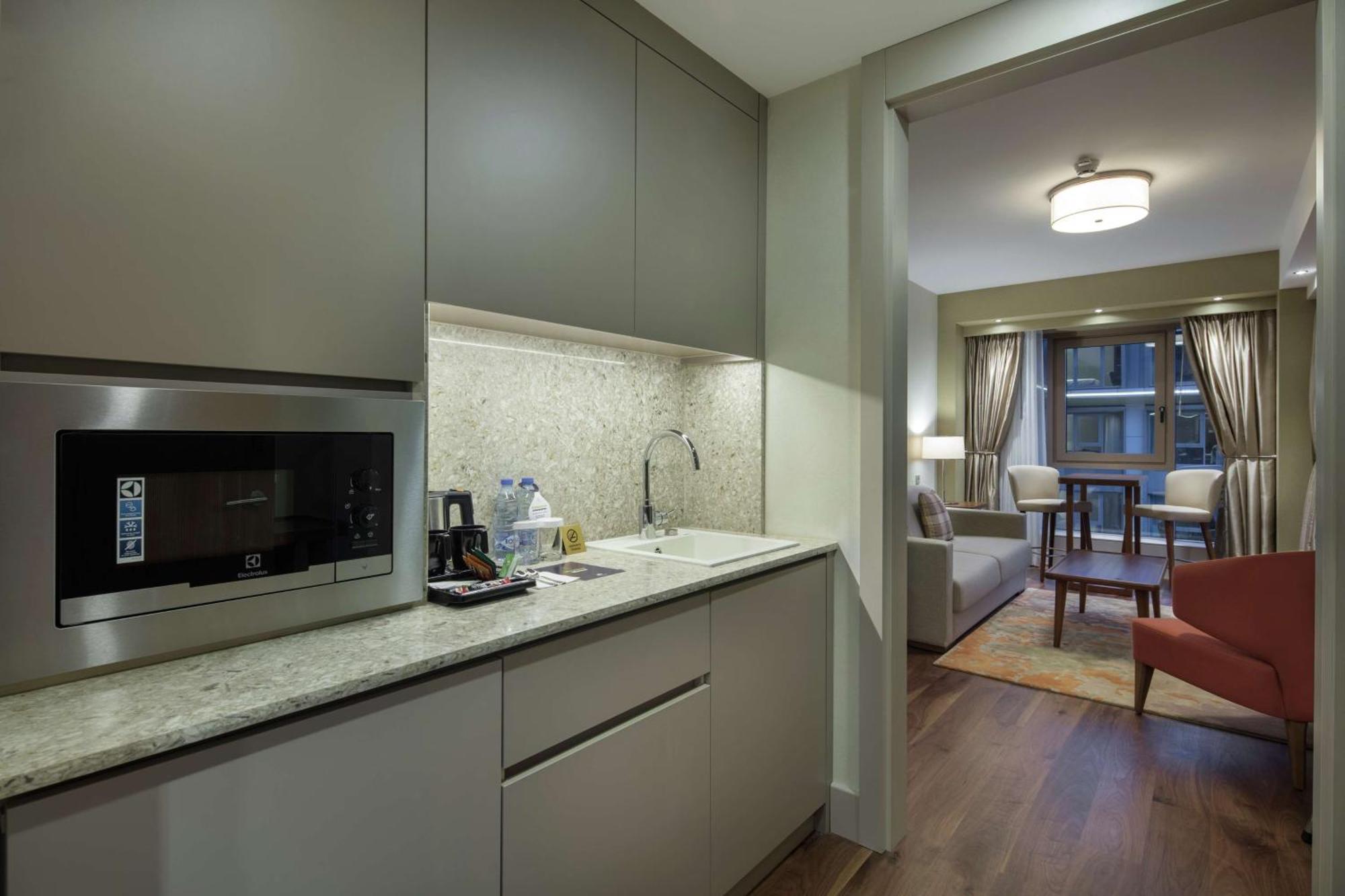 Doubletree By Hilton Skopje Exterior foto Kitchenette