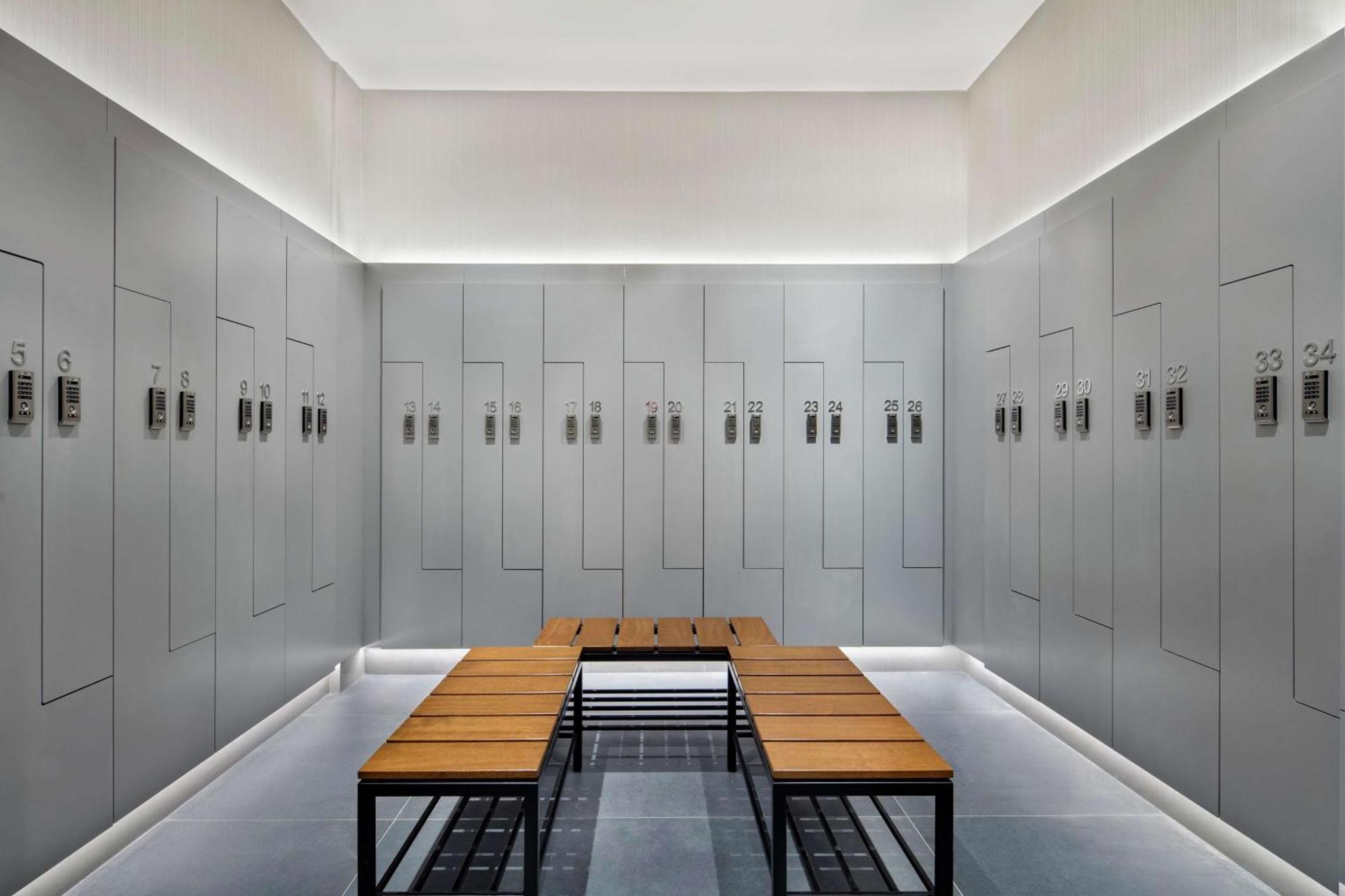 Doubletree By Hilton Skopje Exterior foto Locker room