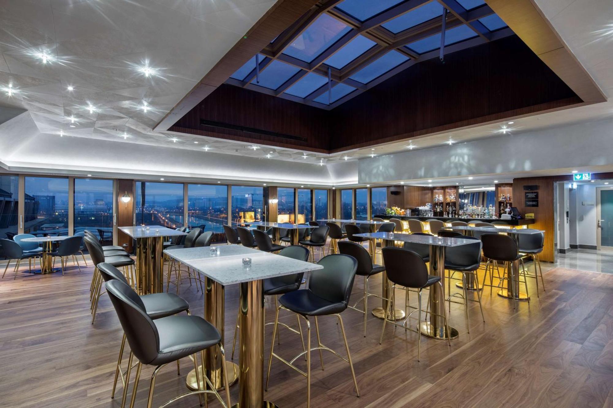 Doubletree By Hilton Skopje Exterior foto The Club lounge at London Heathrow Airport