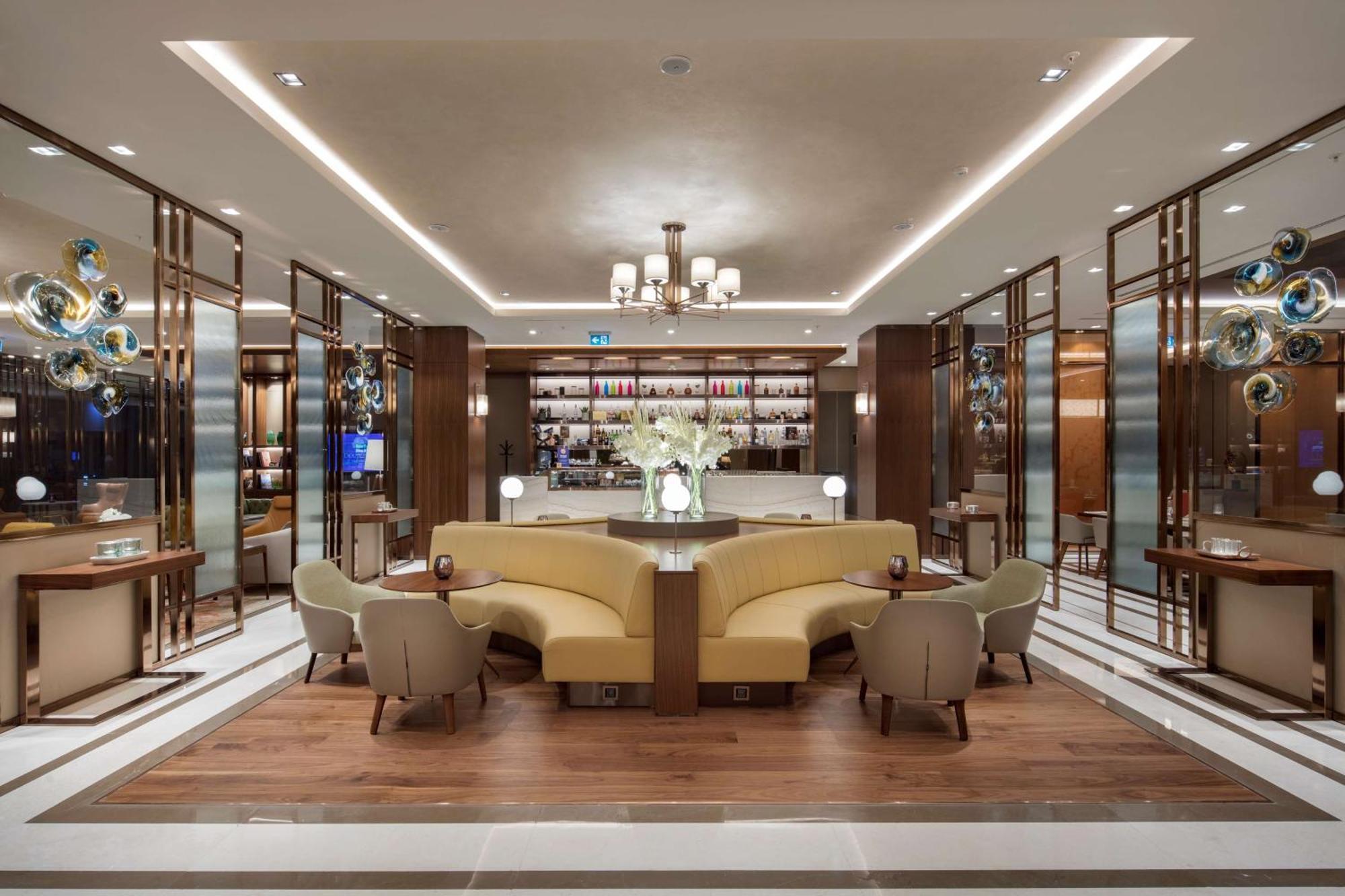 Doubletree By Hilton Skopje Exterior foto The lounge at Changi Airport