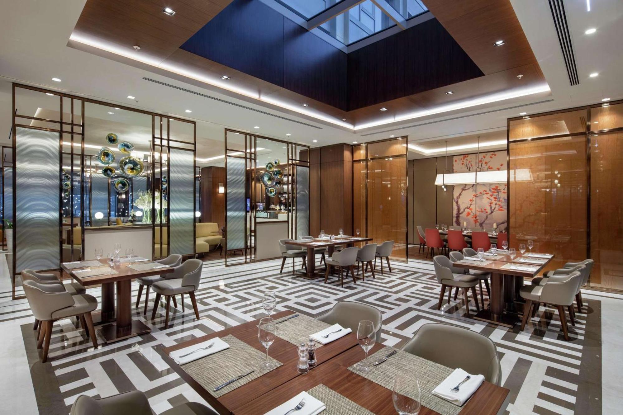 Doubletree By Hilton Skopje Exterior foto The restaurant