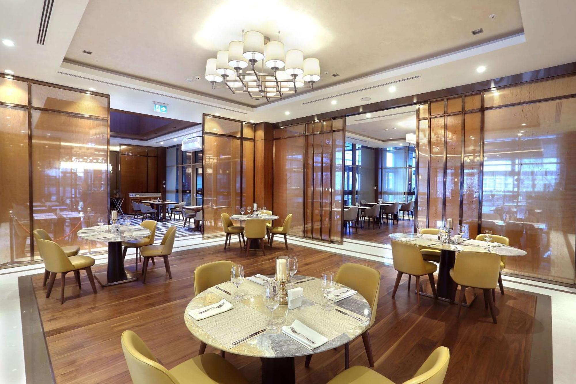Doubletree By Hilton Skopje Exterior foto The restaurant