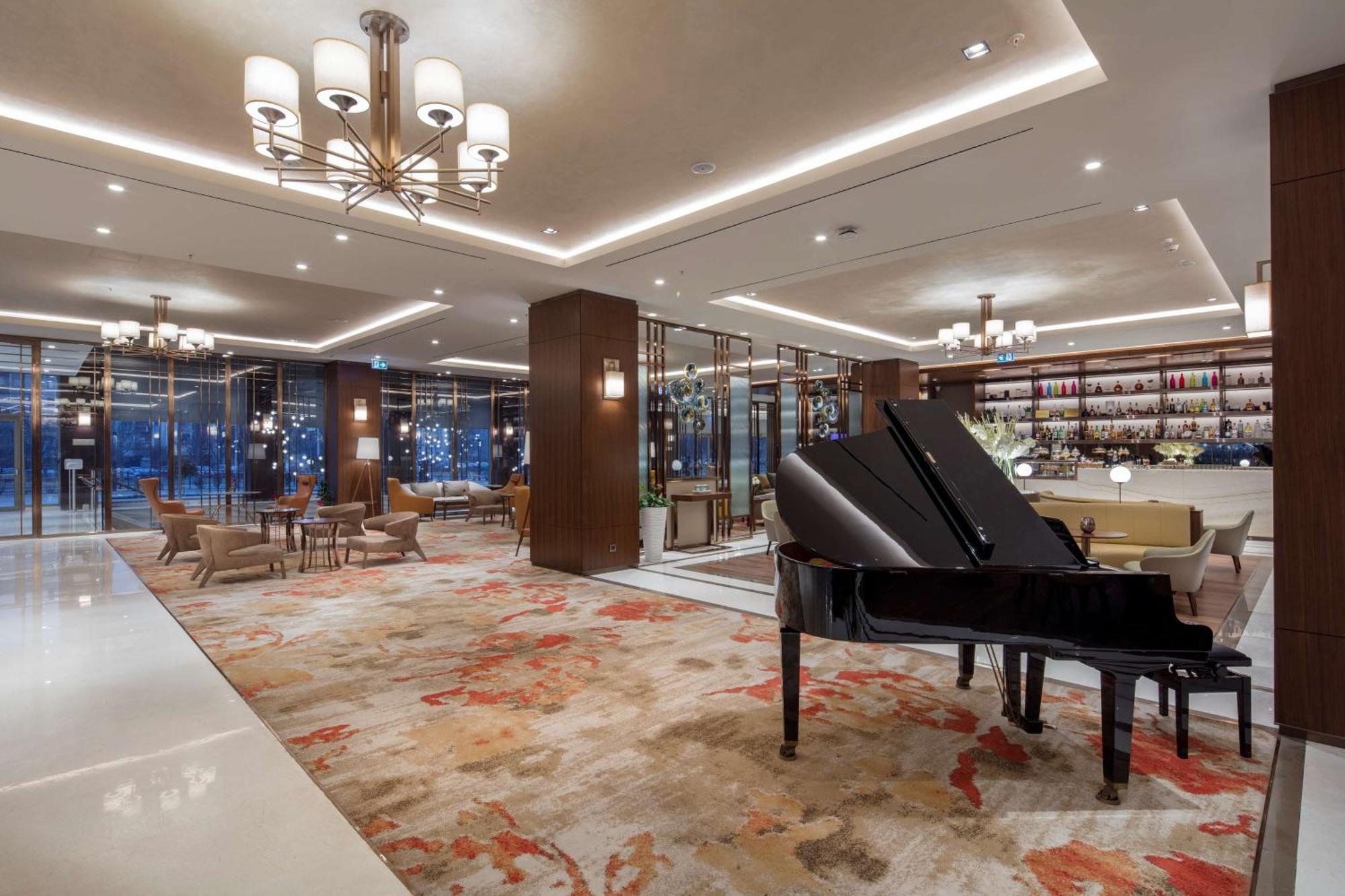 Doubletree By Hilton Skopje Exterior foto The Lounge at the airport